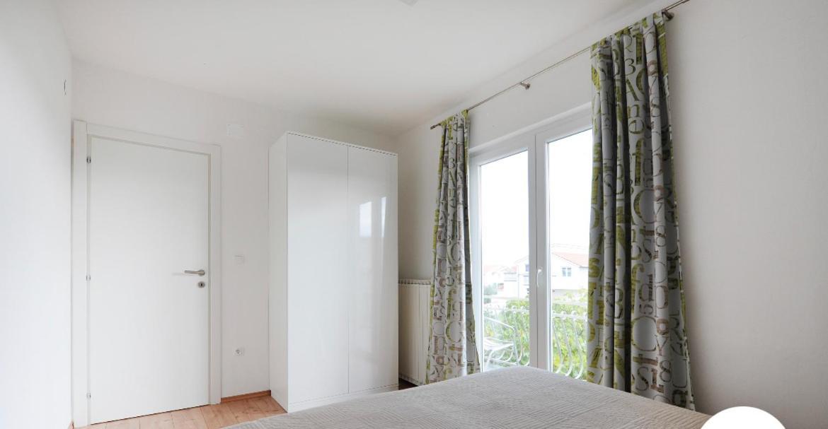 Apartment Udovicic Vodice Exterior photo